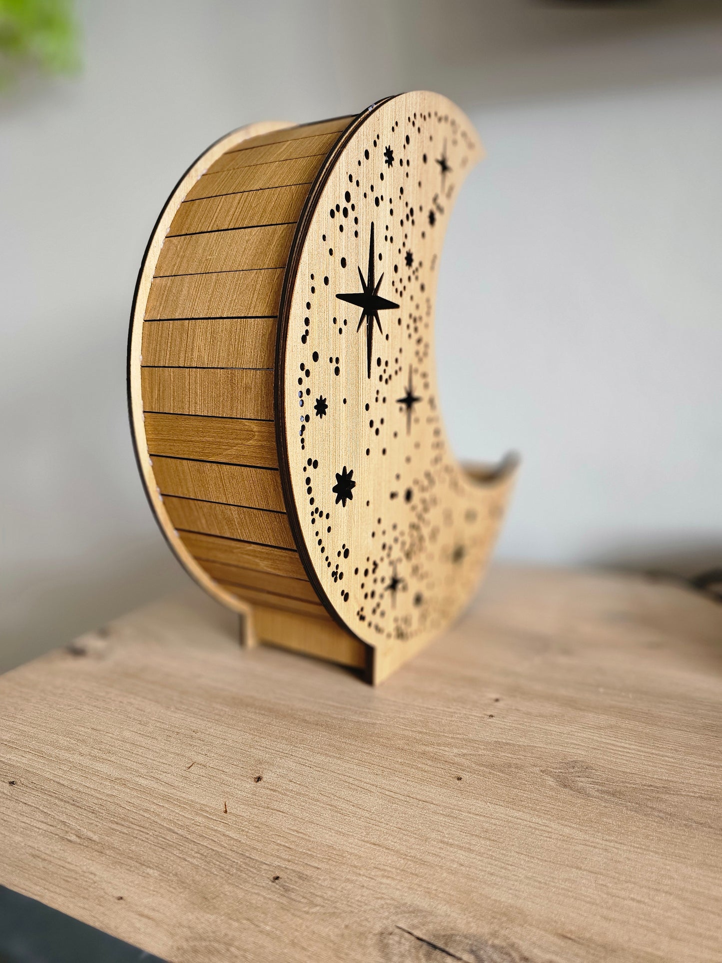 Halbmond Holzlampe handgefertigt mit LED-Licht