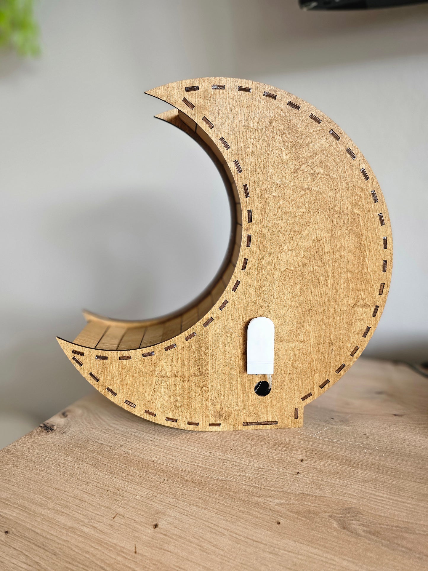 Halbmond Holzlampe handgefertigt mit LED-Licht