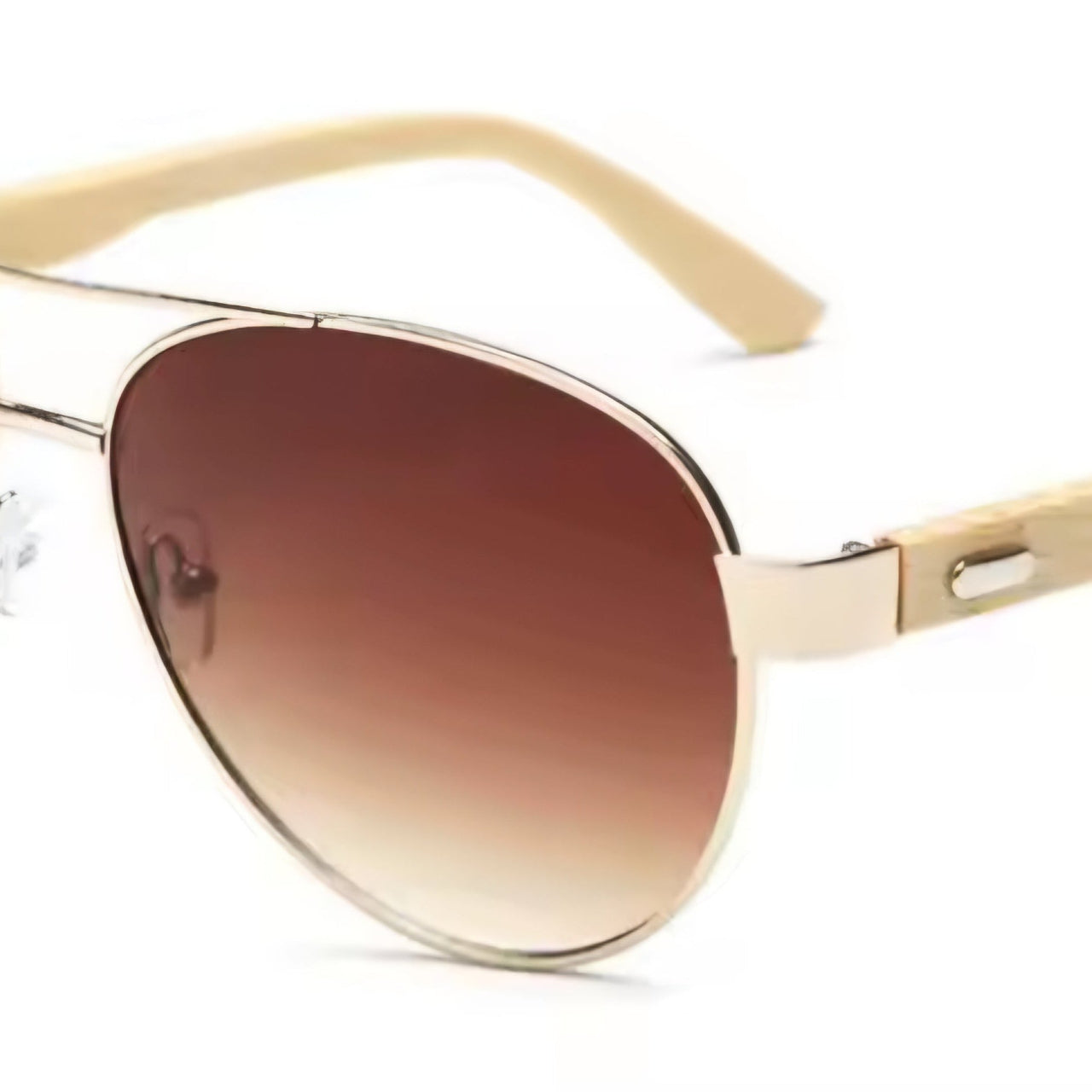 Pilot Sonnenbrille mit Wunschgravur Ansicht Nahaufnahme vorne linkes glas - Meisenberger Laser & Gravur
