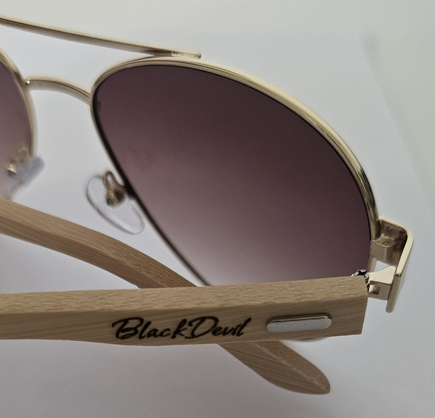 Personalisierte Piloten Sonnenbrille Braun aus Bambus – mit Gravur - Meisenberger Laser & Gravur