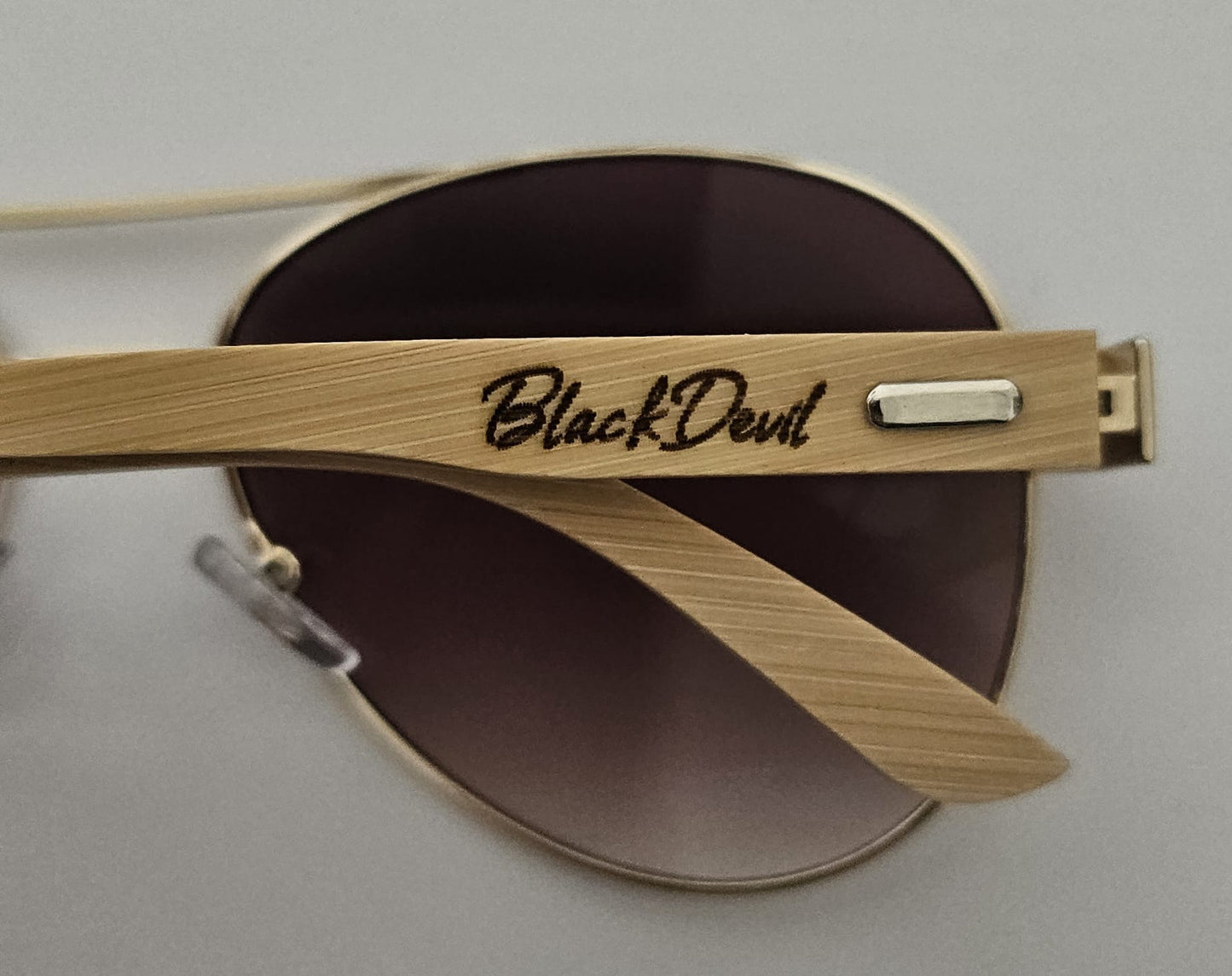 Personalisierte Piloten Sonnenbrille Braun aus Bambus – mit Gravur - Meisenberger Laser & Gravur
