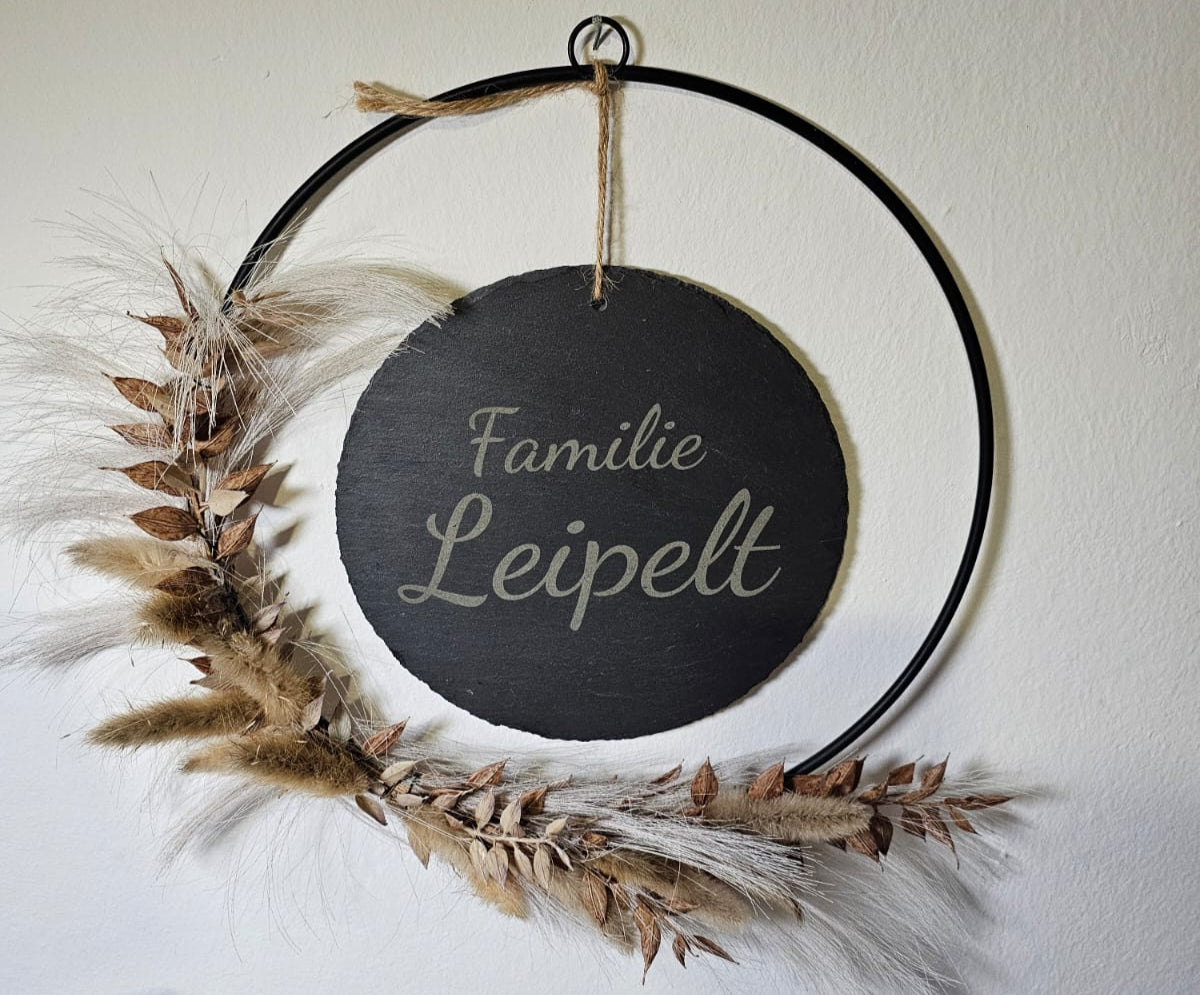 Türkranz personalisiert mit Gravur auf Schieferplatte & Trockenblumen Familie Leipelt